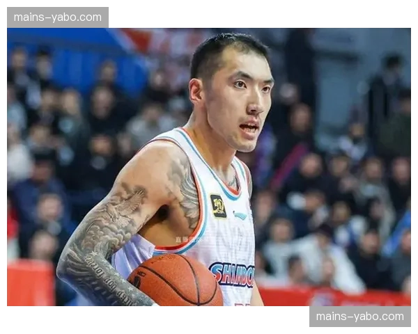 山东内线双塔制霸禁区 克里斯陶汉林联手撑起攻防两端 山东内线双塔制霸禁区 克里斯陶汉林联手撑起攻防两端