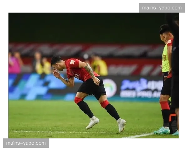 茹萨中场梳理能力获认可 蓉城攻防平衡得到改善